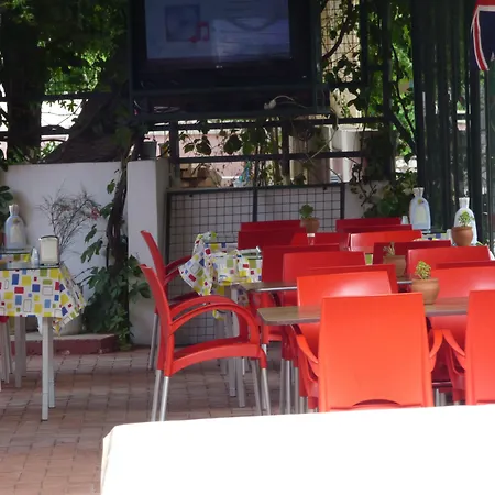 Avlu 4 公寓式酒店 马尔马里斯