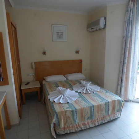 Avlu 4 马尔马里斯